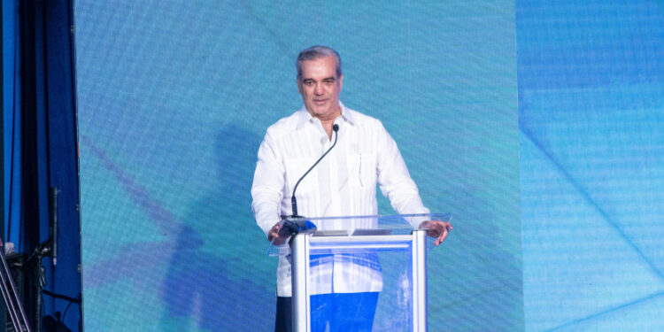 Abinader revela no ha discutido reforma fiscal con Magín