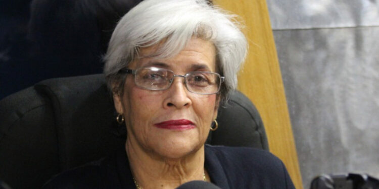 Exdirectora de Senada sugiere ordenar ARS estatal