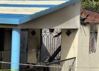 Muere familia completa al incendiarse casa