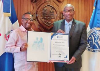 Recinto Barahona reconoce rector UASD