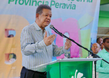 Leonel califica «calimocha» circunvalación de Baní