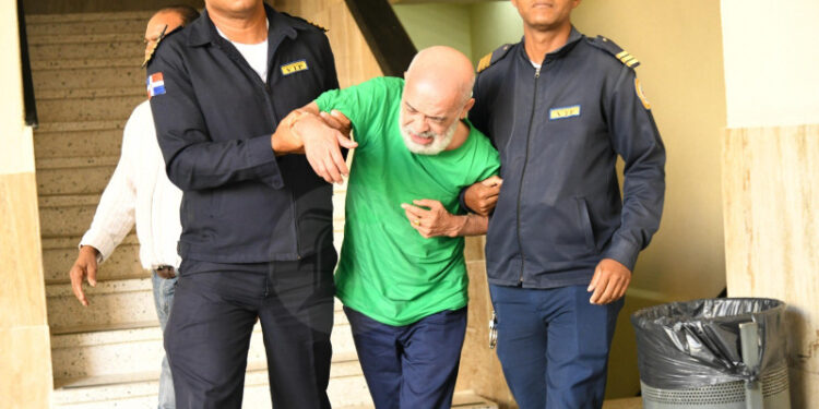 Imponen coerción contra Ángel Martínez