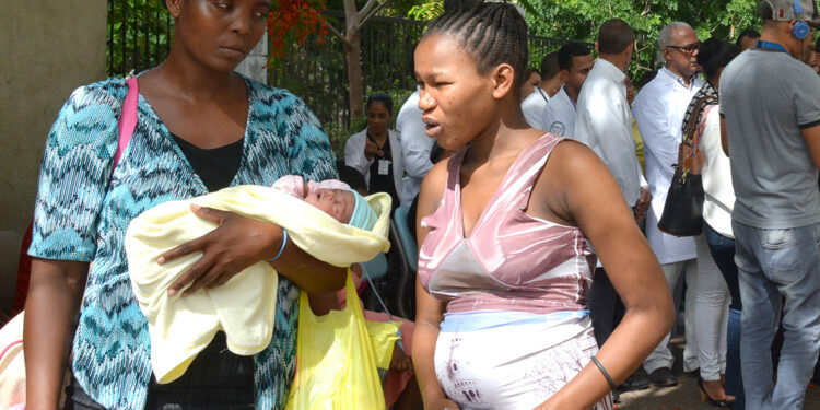 Partos a madres haitianas bajan