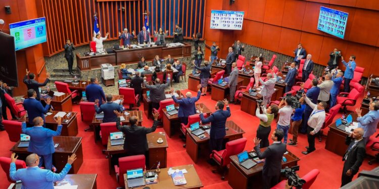 Senadores dejan fuera causales en aprobación de Código en segunda lectura