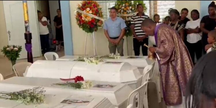 Sepultan familia murió en incendio en su casa