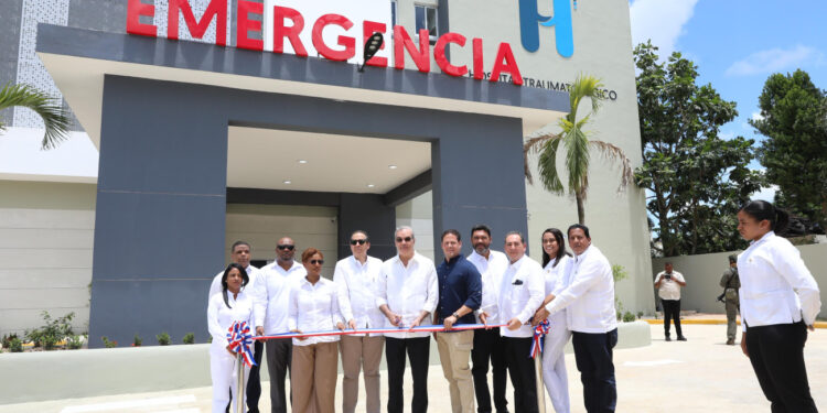 Abinader inaugura traumatológico en Higüey
