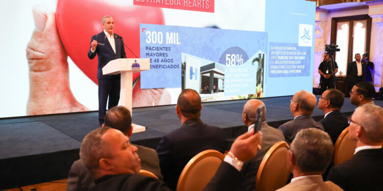 Abinader «cacárea» sus logros