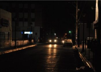 Ante un pueblo «prendío por apagones» gobierno promete mejorar