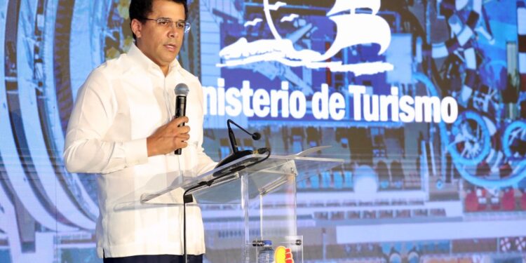 Mitur firma acuerdo con FCCA