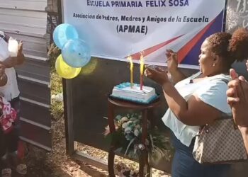 Celebran 6 años de escuela en construcción