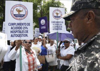 Enfermeras exigen aumento