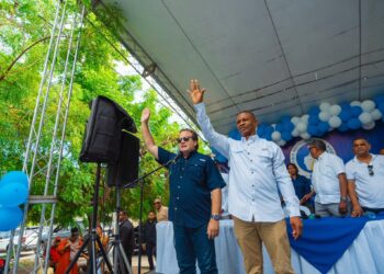 Paliza juramenta en PRM director distrital de Canoa que renunció al PLD