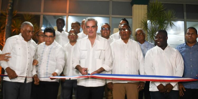 Abinader inaugura 13 comedores en distintas comunidades
