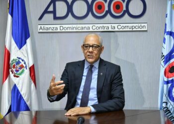 Adocco se querella contra exministro de Educación