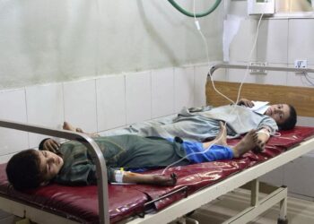 Niños afganos en necesidad urgente por el fuerte terremoto que azota el Este del país