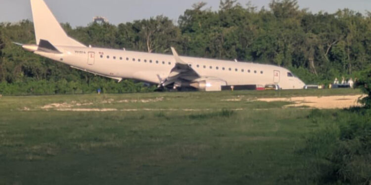 Avión aterriza de «emergencia» en Las américas