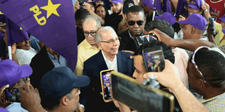 Danilo dibuja un país que se cae a pedazos