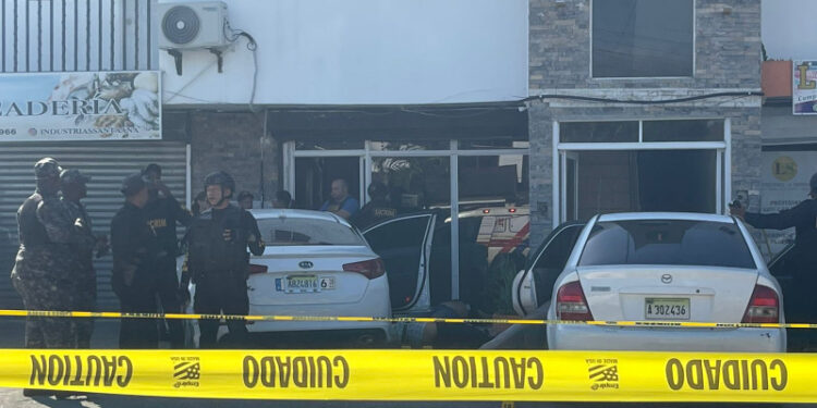 Un familiar de uno de los 5 ultimados niega versión de la Policía