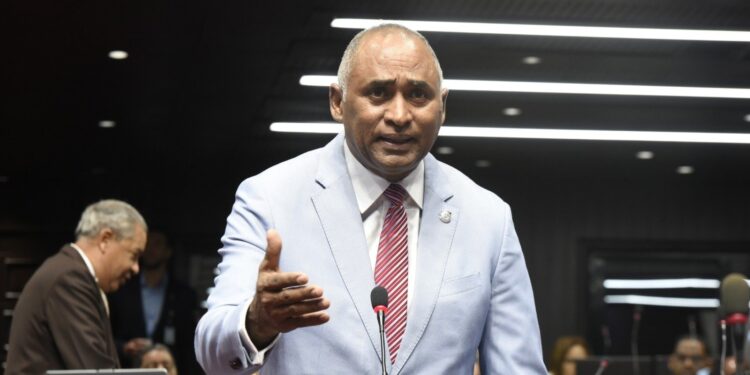 Julito sigue defendiendo su idea con las Dunas