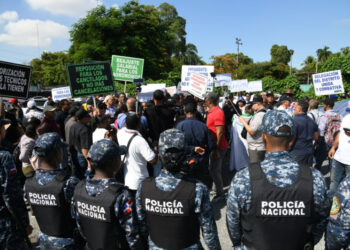 Policía «reprime con furia» agrónomos