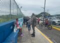 Policía desaloja ciudadanos del malecón de Barahona