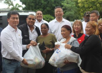 Chinos apoyan sureños afectados por lluvias