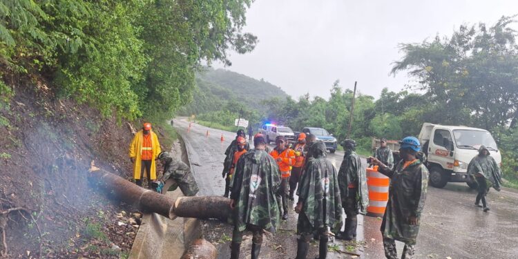 Lluvias «incomunican» comunidades en Paraíso