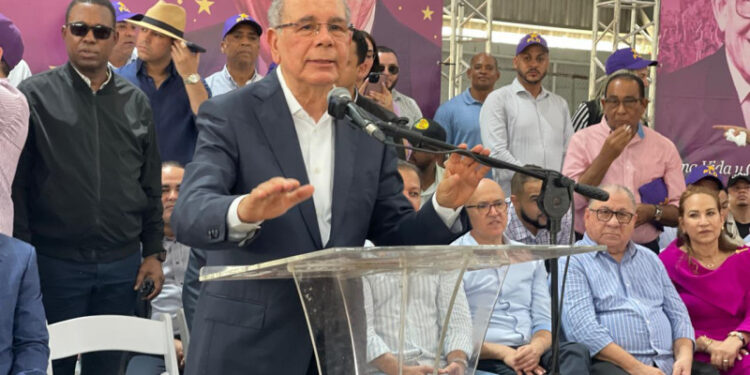 Danilo califica de “muchachada” de Abinader justificar endeudamiento