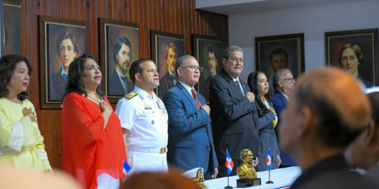 Instituto Duartiano juramenta nuevos miembros