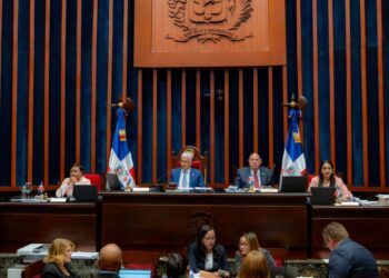 Senado elimina pago obligatorio del 10% de propina en pedidos digitales