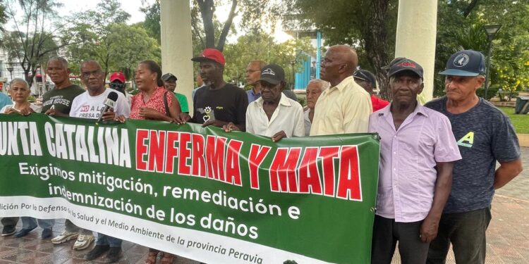 Protestan en Baní por contaminación de Punta Catalina