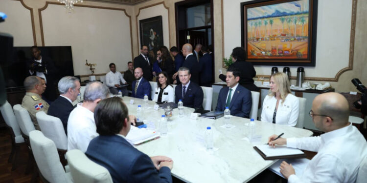 Hegseth se reúne con Abinader