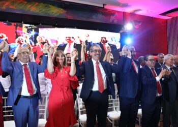 Rosalía desmonta proyecto rectoral y apoya a Asjana