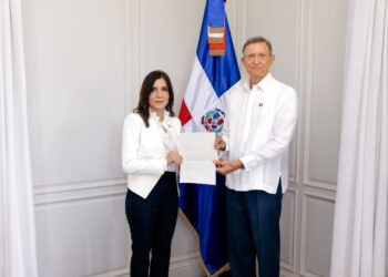 Leah Francis Campos presenta cartas credenciales como embajadora de EEUU