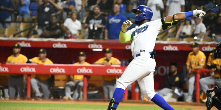 Licey se «sacude» «desplumando» Águilas