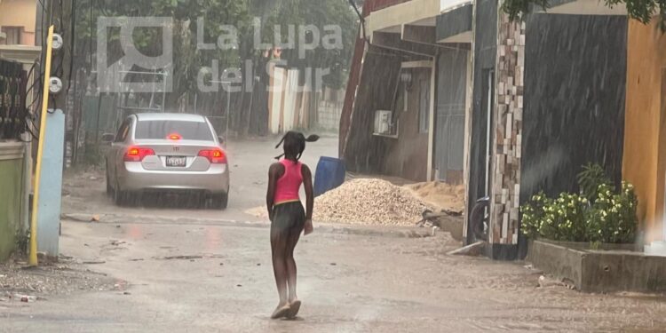 Literalmente “toda Barahona” inundada por fuertes lluvias
