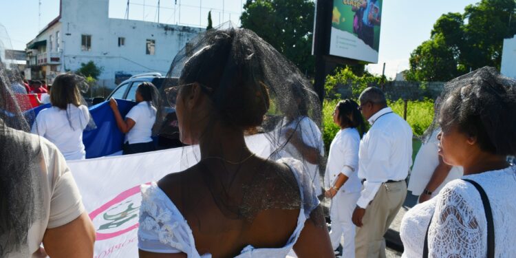 Realizan marcha de las novias en Barahona