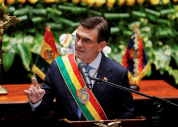 Rodrigo asume presidencia de Bolivia