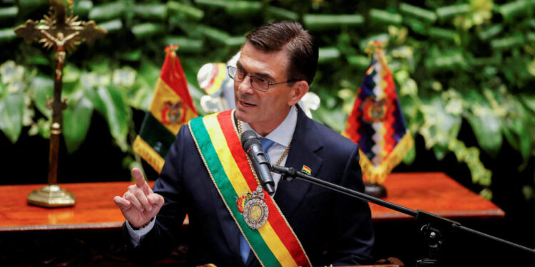 Rodrigo asume presidencia de Bolivia