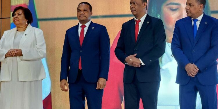 Triunfo proclama a Radhamés Silverio a Rectoría UASD