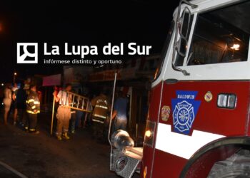 Incendio víspera de Nochebuena afecta tienda en mercado Barahona