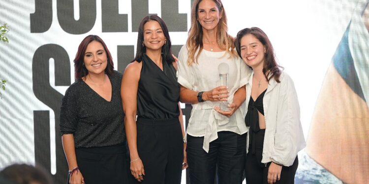 Porsche Center Santo Domingo patrocina a Pádel Queens