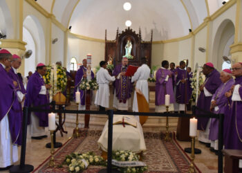 Sepultan a Monseñor Rafael Leónidas Felipe Núñez