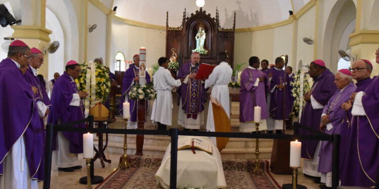 Sepultan a Monseñor Rafael Leónidas Felipe Núñez