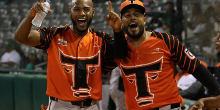 Toros quitan le quitan el brillo a las Estrellas