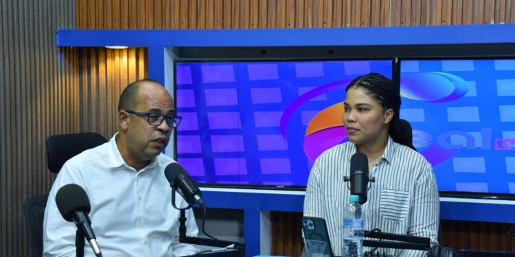 Alerta sobre desaceleración económica y endeudamiento en RD