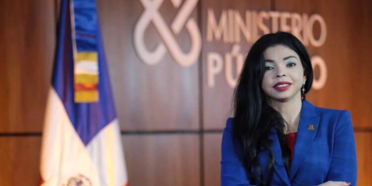 Procuradora Yeni Berenice Reynoso condena asesinato de chofer recolector de basura de Santiago