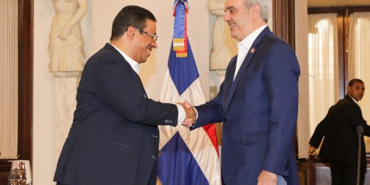 Carlos Pimentel resalta reforma de contrataciones públicas