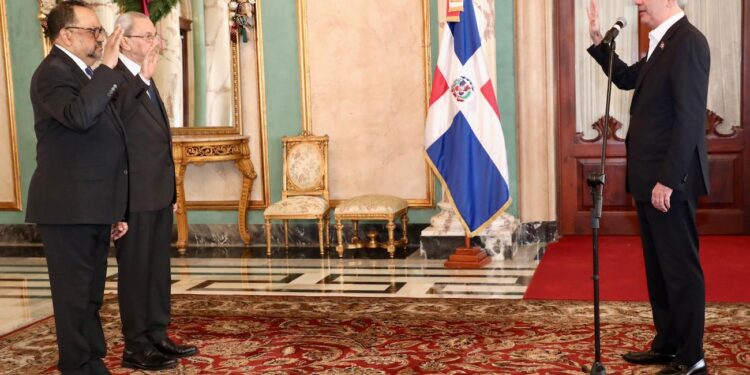 Abinader juramenta ministro de Justicia y consultor jurídico