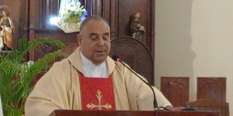 Párroco Ángel Cuevas